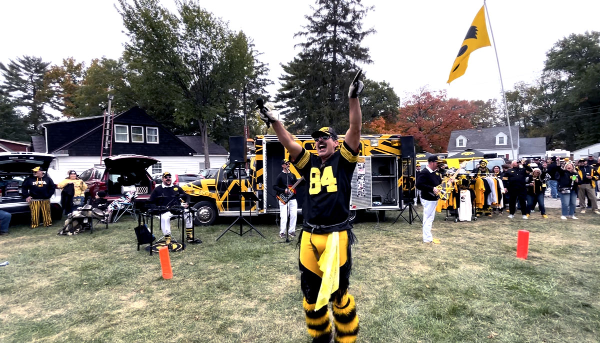 Van Hayden performing in front of the Vanbulance